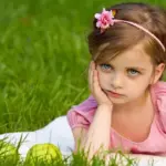 Hvilken hårbøjle er bedst egnet til at holde på plads under træning?